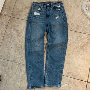 American Eagle mom jean 6 long high rise